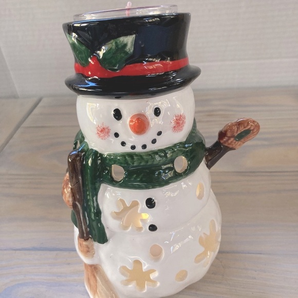 YANKEE CANDLE Snowman Tea or Votive Candle Holder 6 inches Tall - Picture 3 of 10